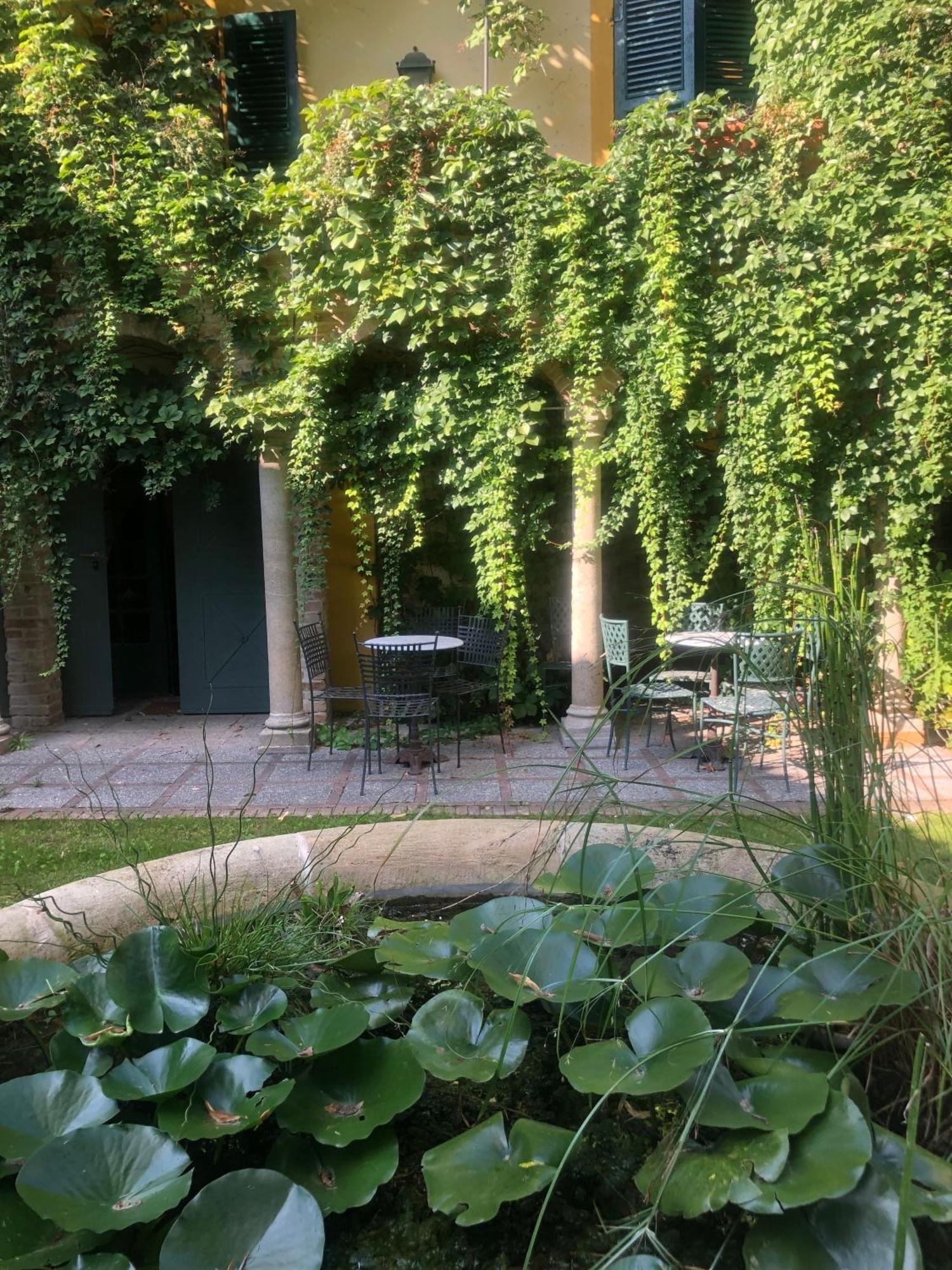 مبيت وإفطار Corneliano d'Alba Palazzo Sismonda المظهر الخارجي الصورة