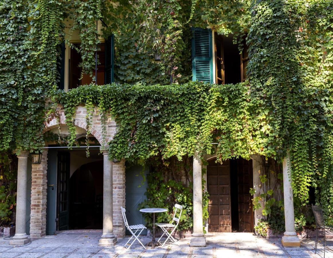 مبيت وإفطار Corneliano d'Alba Palazzo Sismonda المظهر الخارجي الصورة